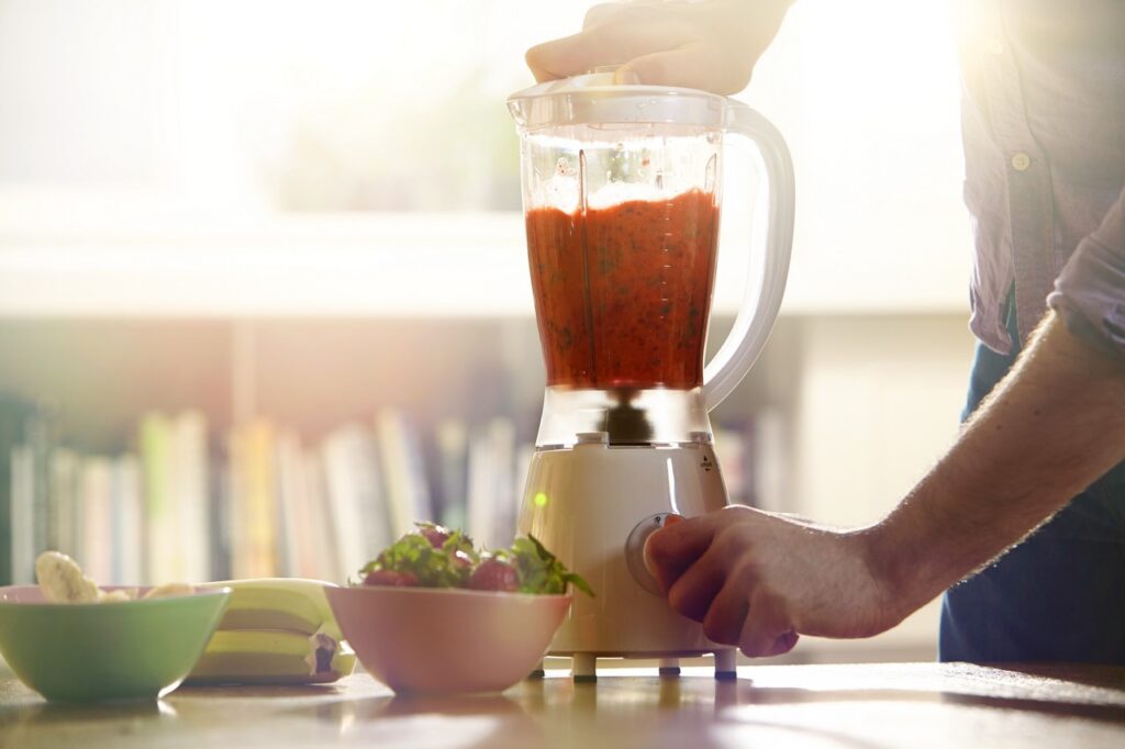 Blender kielichowy czy ręczny do zup i smoothie: co mniej brudzi i łatwiej myje?